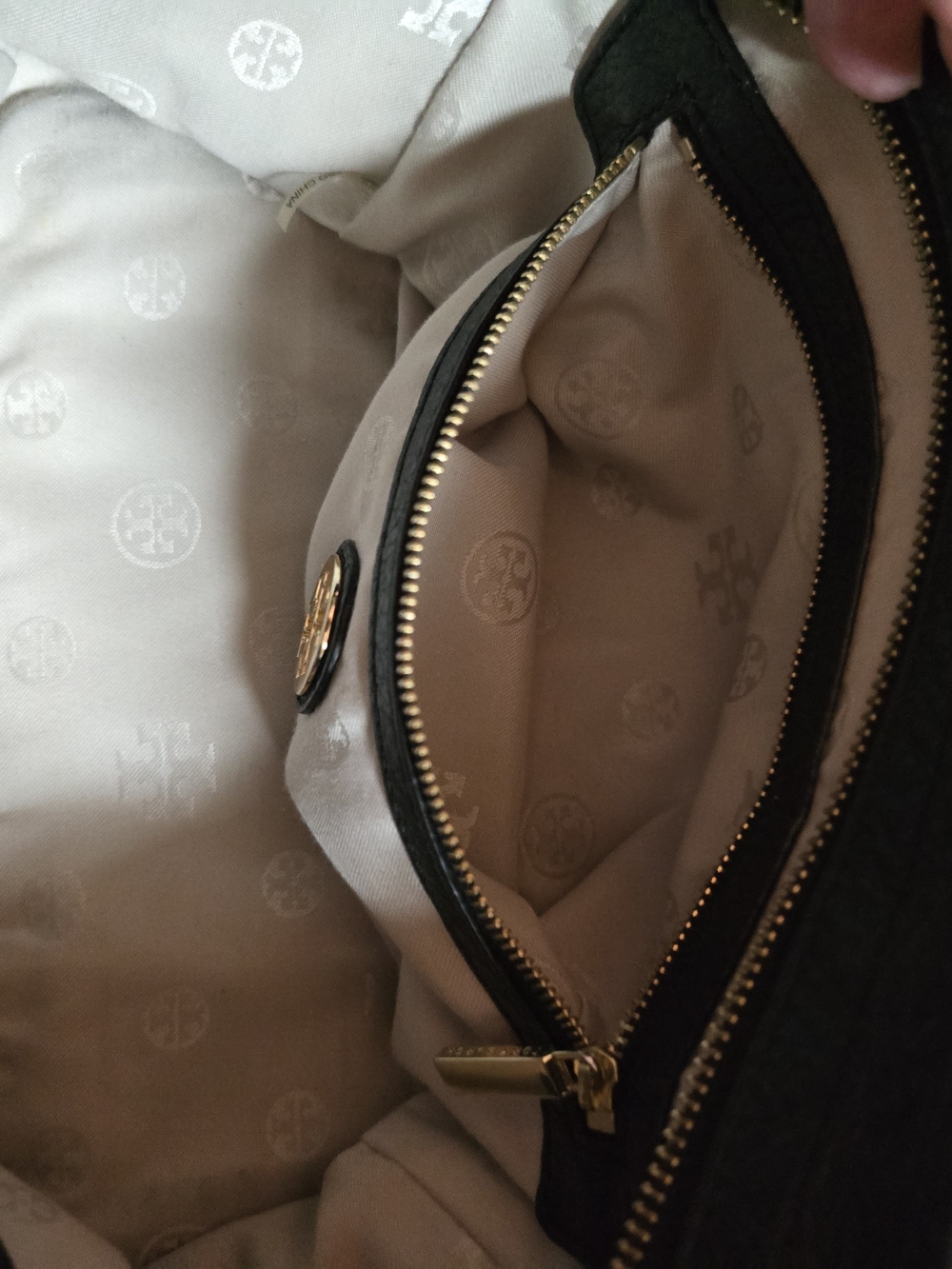 Tory Burch EUC Isabella Black Leather Shoulder/Crossbody Leather & Gold Chain - Picture 7 of 7